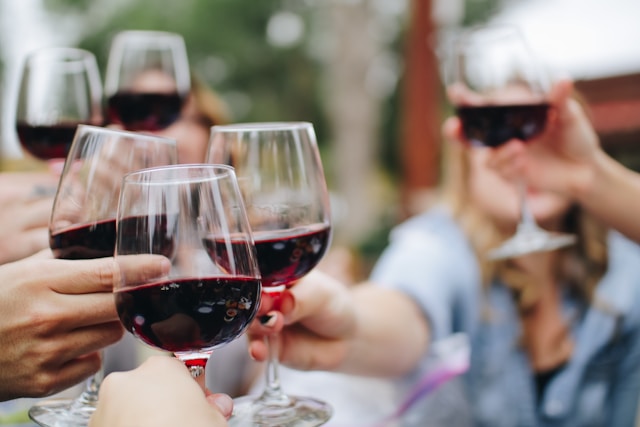 Rot Wein mit wenig Säure