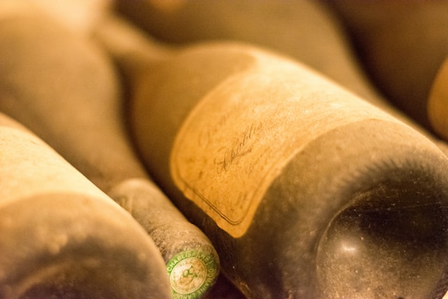 Alten Wein dekantieren